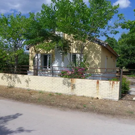Areti Holiday In Front Of The Sea With A Large Garden Villa *