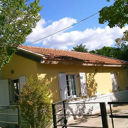 Areti Holiday In Front Of The Sea With A Large Garden *