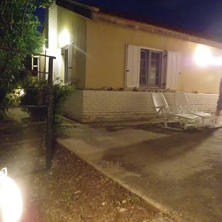 Areti Holiday In Front Of The Sea With A Large Garden